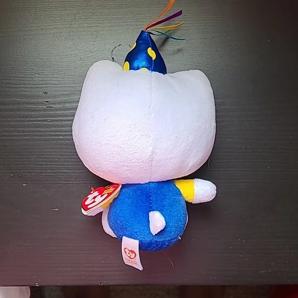 Hello kitty plushie - Picture 2 of 2